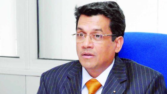 Sous le coup de deux accusations provisoires : Rajesh Jeetah demande la levée de son interdiction de voyager