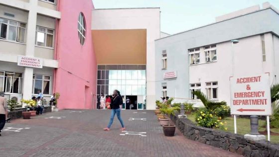 Incendie à Triolet : en sauvant son fils de 12 ans, un policier grièvement brûlé