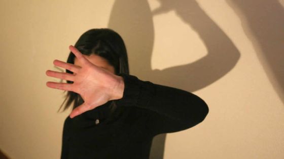 Prostitution infantile : une ado vendue à plusieurs hommes contre des friandises