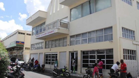 Poursuivi pour un pot-de-vin de Rs 100 : un jeune homme plaide non coupable