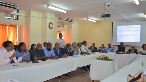 Partielle : les candidats envisagent de se débarrasser des oriflammes