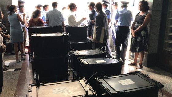 Partielle au no.18 : derniers préparatifs pour accueillir les électeurs