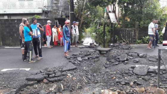 [Vidéo] Camp-Fouquereaux : leurs maisons inondées, une trentaine d’habitants manifestent leur colère 