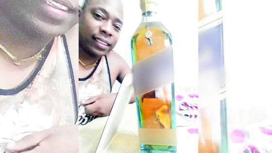 Au cours d’une perquisition à son domicile : une bouteille de whisky de Rs 11 000 disparaît