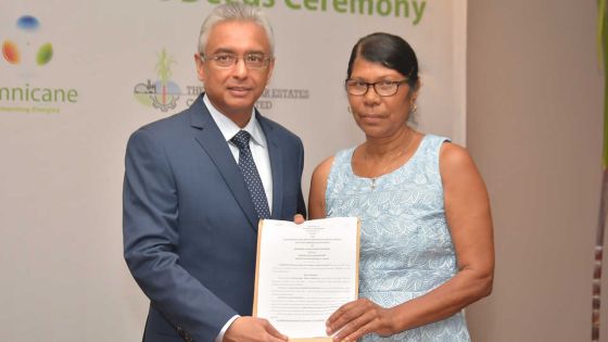 Remise des titres de propriété à Holiday Inn - Le PM : «Sans la réforme en 2000 l’industrie sucrière aurait disparu»