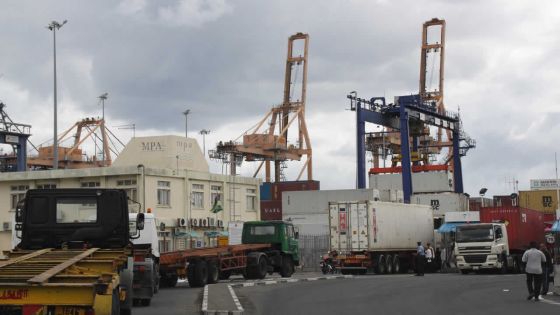 Intempéries : le port paralysé par de fortes houles