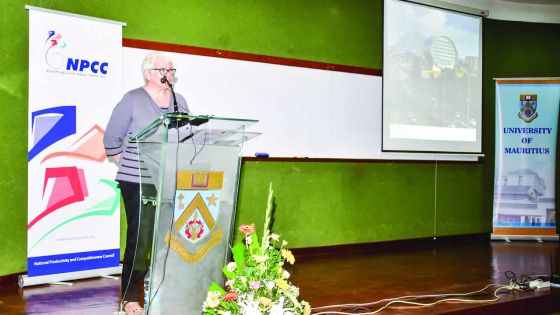 Professor Barbara Simpson promotes leadership in public sector 