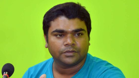 Des vidéos troublantes viennent grossir le mystère : un homme demande Rs 50 000 à Akash Sookun en échange des images