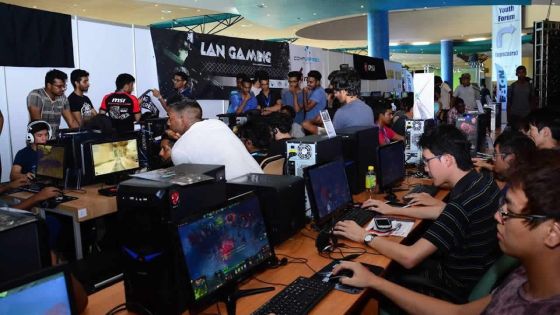 Tournois de jeux vidéo et conférences