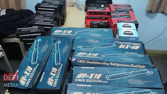 Salazie : des coups de poing américains et des tasers découverts sur un terrain abandonné