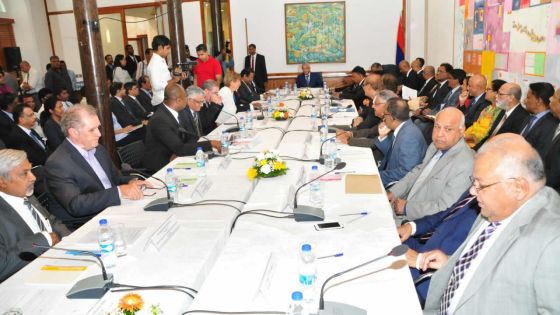 Budget : le PM promet de considérer les propositions des syndicats et celles du patronat. 