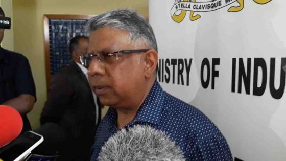 Hausse des prix des carburants : Ashit Gungah demande à la population de se montrer patriote