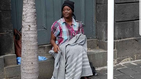 Journée de la Femme : 16 femmes, dont la députée Aurore Perraud, se déguisent en SDF