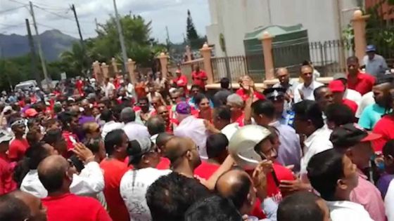 Les activistes du PTr font une haie d’honneur pour le MMM