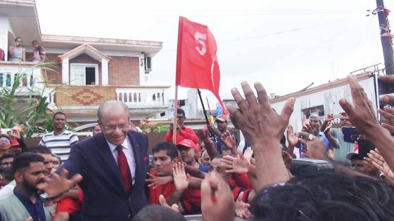 Navin Ramgoolam : « SAJ pe mandie enn lalians avek MMM pou sov so garson »