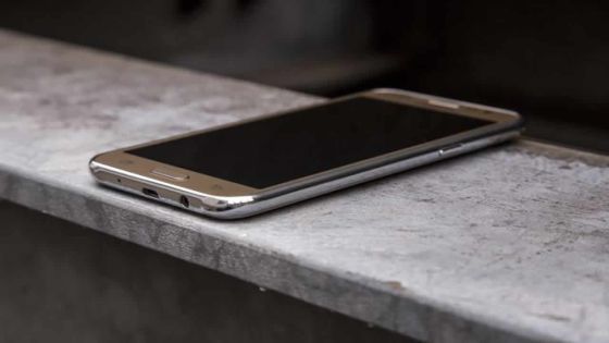 Insulte via portable : la liberté conditionnelle accordée à l’accusé