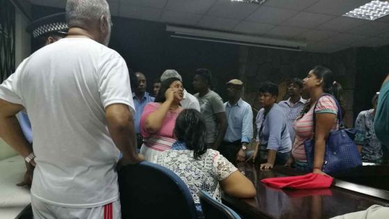 Échauffourées à St-Paul : des clients d’une agence de voyage en grogne