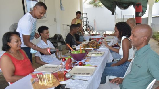 Chez les Seevraz : Repas de Noël sous le signe des restrictions sanitaires