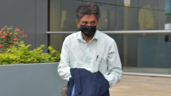 Allégations de pots-de-vin : Rajesh Ramnarain arrêté, mais conduit à l’hôpital...