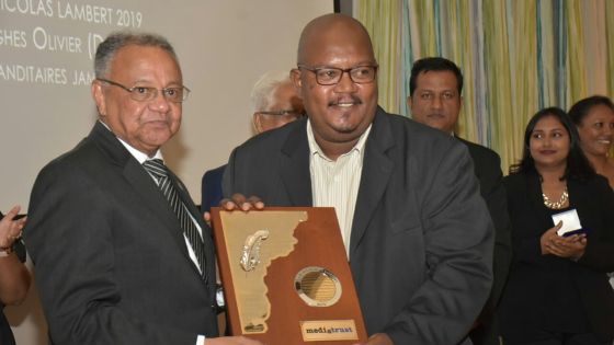 Media Trust Awards Night : Jean-Hugues Olivier du Défi Media Group remporte le prix Lambert 