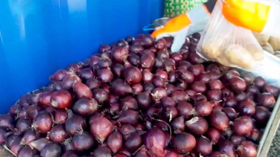En vente à Rs 20, oignons et pommes de terre « unlimited » à Notre-Dame 