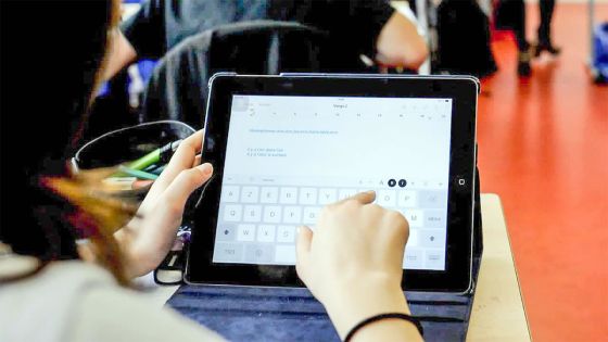 Cours en ligne en cas d’intempéries : des enseignants accusés de donner des leçons particulières pendant les heures de classe