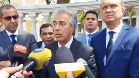 Suspendu pour deux séances, le leader de l’Opposition face à la presse, suivez en direct sa conférence de presse