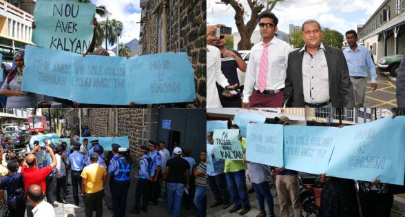 Affaire des sextos : des partisans de Kalyan Tarolah manifestent devant les Casernes centrales