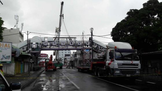 Réinstallation de la passerelle à Bell-Village : déviations routières ce dimanche