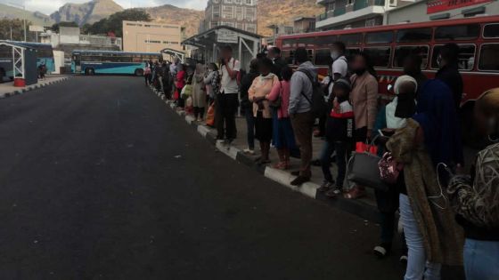  Pas de bus Express Port-Louis/Curepipe : des passagers poireautent une heure
