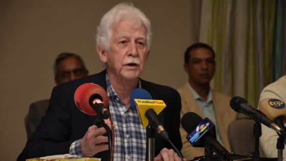 Paul Bérenger sur les courses hippiques : « Maurice risque de se retrouver sur une liste noire » 