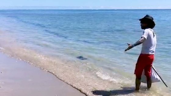 Ne pouvant travailler à cause du confinement, les difficultés de Patrick Dharam, un pêcheur de 52 ans, pour nourrir sa famille