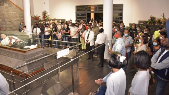 Le pèlerinage au caveau du Père Laval se poursuit