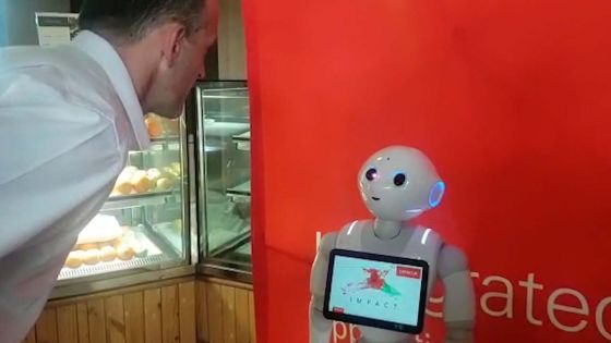 Au Prime Café à Ébène : le robot Pepper accueillera les clients et prendra leurs commandes