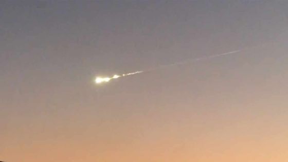 Une jeune internaute filme le phénomène lumineux observé dans le ciel mauricien 