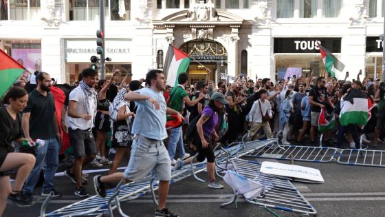 Tour d'Espagne : les manifestants envahissent le parcours dans le centre de Madrid