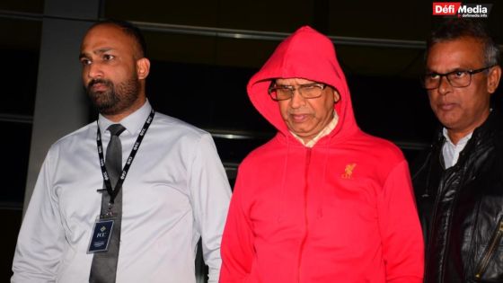 [En images] Affaire Reward Money : l’ACP Gungadin passera la nuit au centre de détention de Vacoas