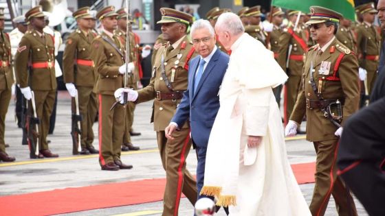 [En images] De Plaisance à la State House en passant par la messe papale : Pravind Jugnauth dans les pas du pape