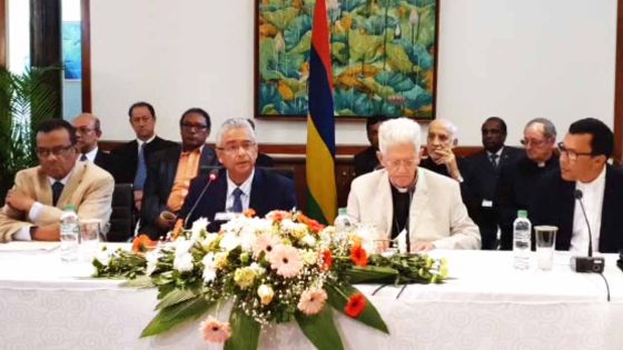 Visite du pape François : suivez en direct la conférence du Premier ministre et du cardinal Maurice Piat