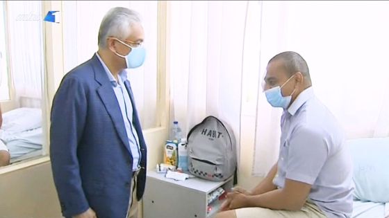 Hôpital de Moka : le PM rend visite à un policier blessé