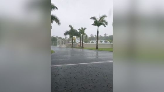 [En ce moment] Flic-en-Flac sous les eaux 