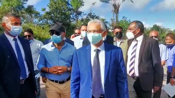 «Ou pa kapav pran lion, requin, coq ek corbo…met tou dan 1 sel panie ?», se demande le PM