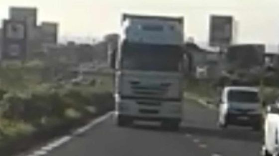 Phoenix : un poids lourd filmé alors qu’il roule à vive allure