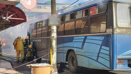 Nouvelle-France : un autobus transportant des élèves prend feu 