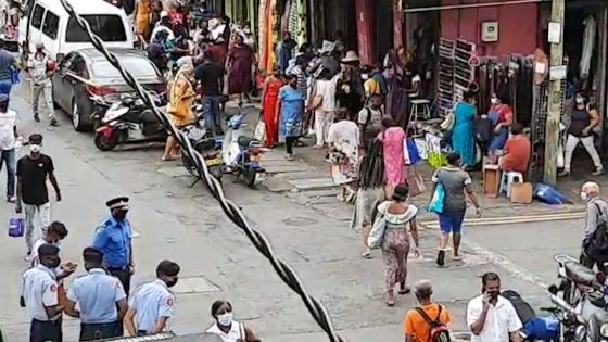 Shopping de fin d’année à la rue Farquhar, Port-Louis : la police veille au grain 