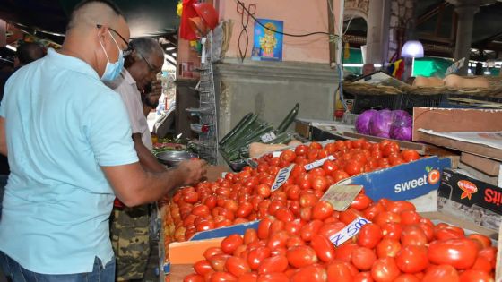 La pomme d’amour se vend jusqu’à Rs 90 et le piment jusqu’à Rs 160 le demi-kilo