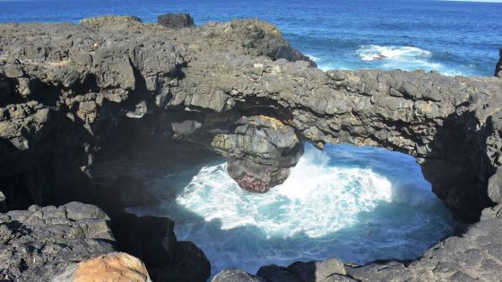 Pont Naturel, à L’Escalier : la police lance un appel pour identifier un homme retrouvé mort en mer