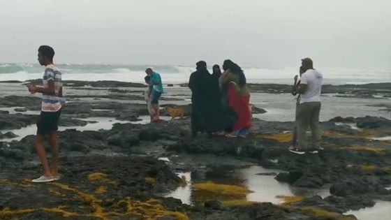 Poste Lafayette : Les vagues attirent les curieux