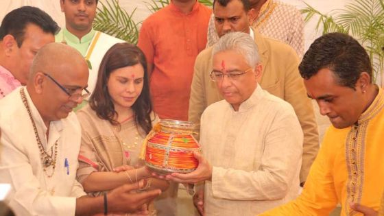 [En Images] Grand-Bassin : Pravind Jugnauth au lac sacré du Ganga Talao 