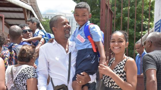 [En images] Admission en Grade 1 : des petits dans la cour des grands 